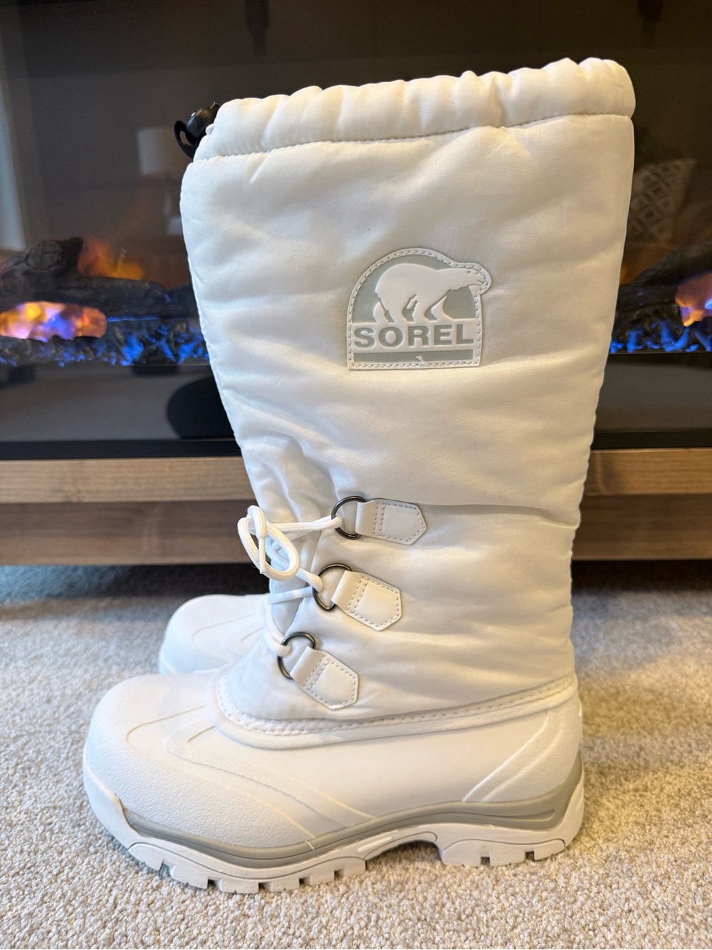 Sorel Snowlion women’s size 8 white winter boots